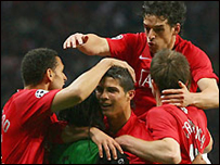 Ronaldo vẫn ở lại với Manchester United