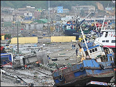 Destrozos en el puerto de Talcahuano, Chile