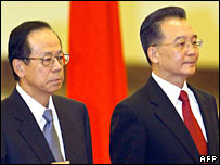Hai vị thủ tướng gặp gỡ giữa lúc quan hệ Bắc Kinh - Tokyo đang ấm dần lên.