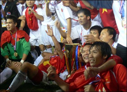 Các cầu thủ ăn mừng