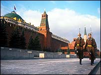 Soldaţi de gardă în faţa Kremlinului 