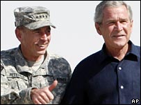 General David Petraeus e George W. Bush