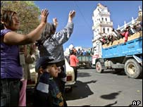 Populares se despedem de manifestantes na Bolívia