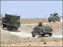 خودروهای آيساف در نزديکی محلی سقوط هلی کوپتر