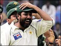 انضمام کی ٹیم کاغذ پر کمزور نظر آتی ہے