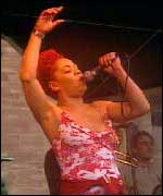 Skadivas at Music Live