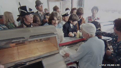 Ban The Beatles trong cửa hàng bán cá và khoai tây rán, 1967