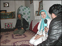 فرحناز يوسفی و پدرش حبيب الله (سمت چپ تصوير)