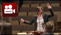 Sue Perkins conducting