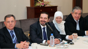 سعد الحريري (الثاني من اليسار) مع أعضاء من كتلته النيابية