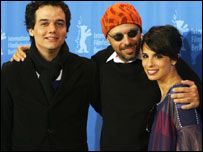 वाग्नर मौरा और मारिया रिबेरियो के साथ निर्देशक जोस पैडिल्हा