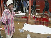 Ataque ao parque de uma escola deixou oito mortos