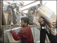 حمل صندوهای اخذ رای