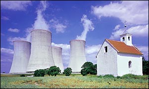 Snižování počtu provozního personálu může podle odborářů ohrozit jadernou bezpečnost 