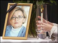 Portrét zavražděné ministryně Anny Lindhové 