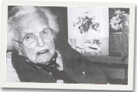 Mrs Katie Griffiths yn 100 oed