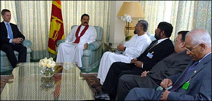 President Rajapaksa meets Erik Solheim in Geneva, Other ministers and President's Secretary are also in the picture (photo Sudath Silva)