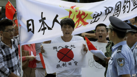Người biểu tình trước Đại sứ quán Nhật Bản ở Bắc Kinh
