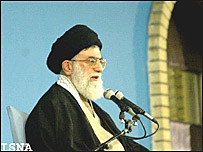 آيت الله خامنه ای، رهبر جمهوری اسلامی، طبق گفته سخنگوی وزارت خارجه ايران فتوايی عليه استفاده از سلاح های هسته ای صادر کرده است