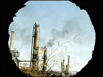 عراق میں تیل کی تنضیبات پر حملے سے تیل کی منڈی میں عدم استحکام پایا جاتا ہے