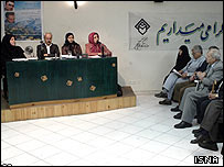 کنفرانس مطبوعاتی همسران تقی رحمانی، هدی صابر و رضا عليجانی که در محل انجمن صنفی روزنامه نگاران ايران برگزار شد