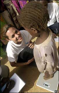 Angelina Jolie em visita a refugiados