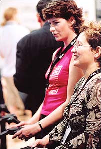 از هر چهار زن در بريتانيا يک نفر با بازيهای کامپيوتری خود را سرگرم می کند