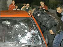 Saldırıya uğrayan araç