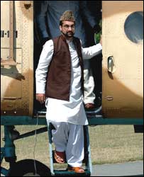 میر واعظ فوجی ہیلی کاپٹر سے اسلام آباد پہنچے