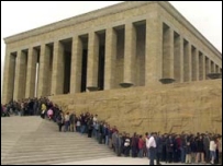 Anıtkabir'e yürüyen kalabalık