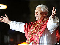 Papa Bento 16 é recebido em Lourdes