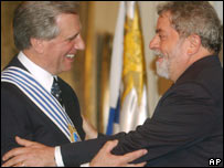 Lula cumprimenta Tabaré Vázquez, novo presidente uruguaio
