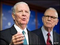 لی هميلتون و جيمز بيکر