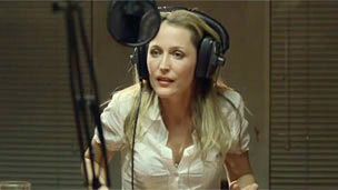 Gillian Anderson in video