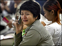 بستگان مضطرب مسافران هواپيمای ناپديد شده در اندونزی