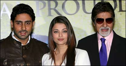 अभिताभ, अभिषेक और ऐश्वर्या बच्चन के साथ