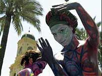 چلی میں عورتوں نے برہنا جلوس نکالا