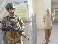 Irak'ta bir seçim merkezi