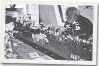 Paul Towers gyda'i osodiad