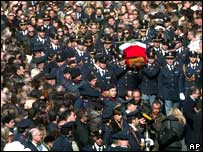 مراسم خاکسپاری پليس ايتاليايی