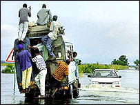 Cerca de 80 mil pessoas já foram resgatadas de áreas inundadas