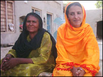 محتار مائی والدہ کے ساتھ