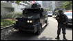 Blindado da polícia em frente ao Hotel Intercontinental, em São Conrado