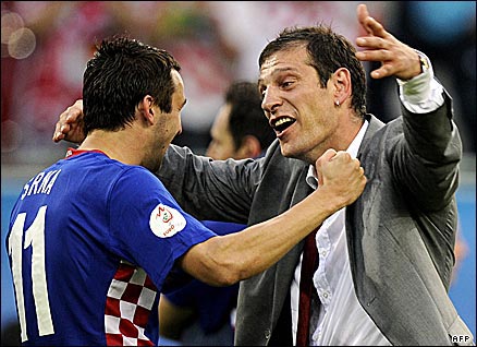 Bilic congratulates Darijo Srna