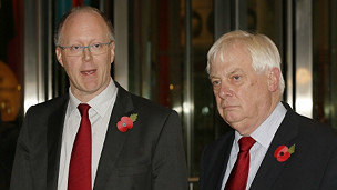 Лорд Паттен (справа) одобрил решение Джорджа Энтуисла