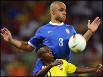 O jogador Alex, durante partida contra a Colômbia