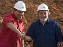 Os presidentes Hugo Chávez e Luiz Inácio Lula da Silva durante visita à refinaria de Abreu e Lima