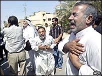 Příbuzní nedávno nalezených mrtvých Iráčanů