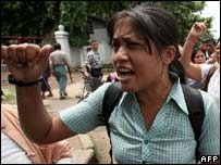 Dân thường biểu tình