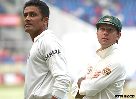 kumble_ponting326.jpg